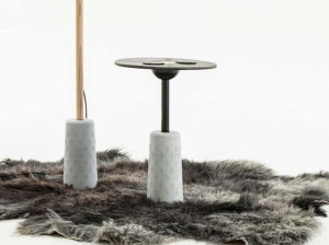 Круглый журнальный столик с бетонным основанием и кожаным верхом