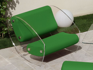 Кресло с подлокотниками