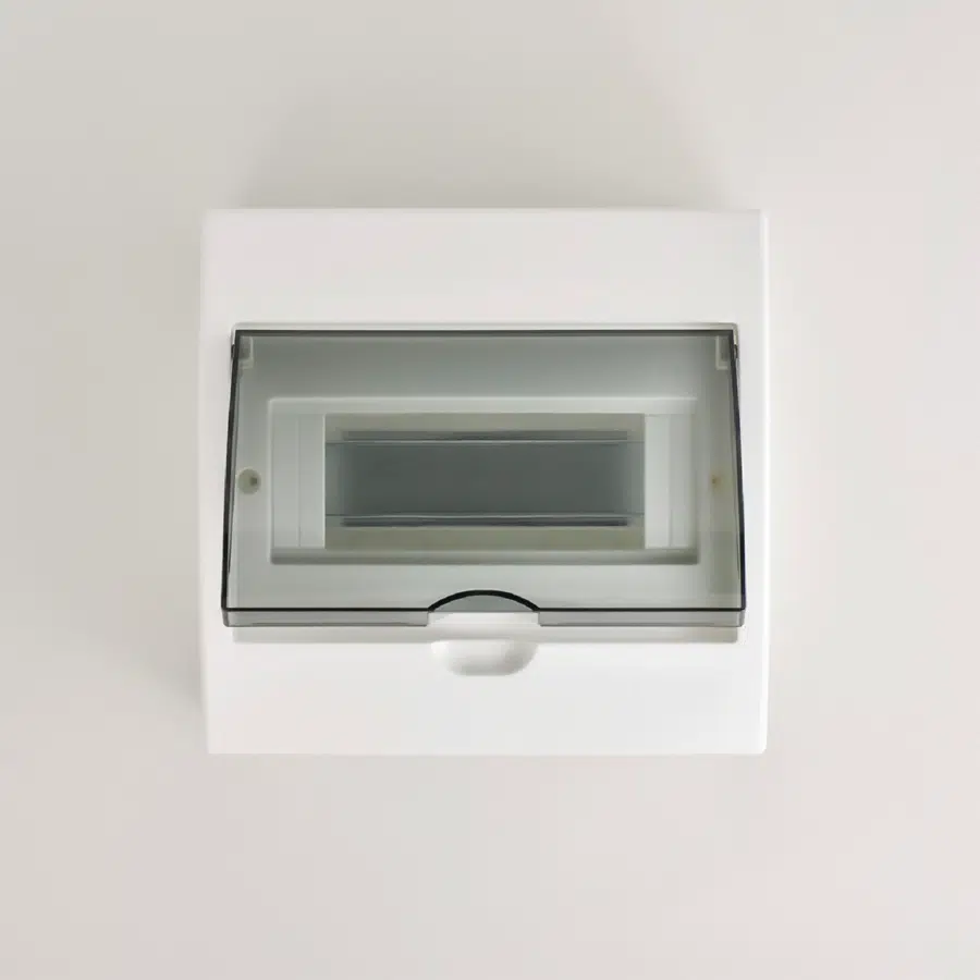 LUXRAY Бокс ЩРН-П-8 LEZARD 731-2000-008