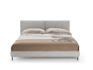 Двуспальная мягкая кровать из ткани