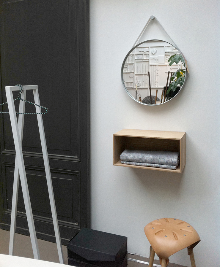 Зеркало Strap настенное D70 серое Hay 500012 - Вид №5