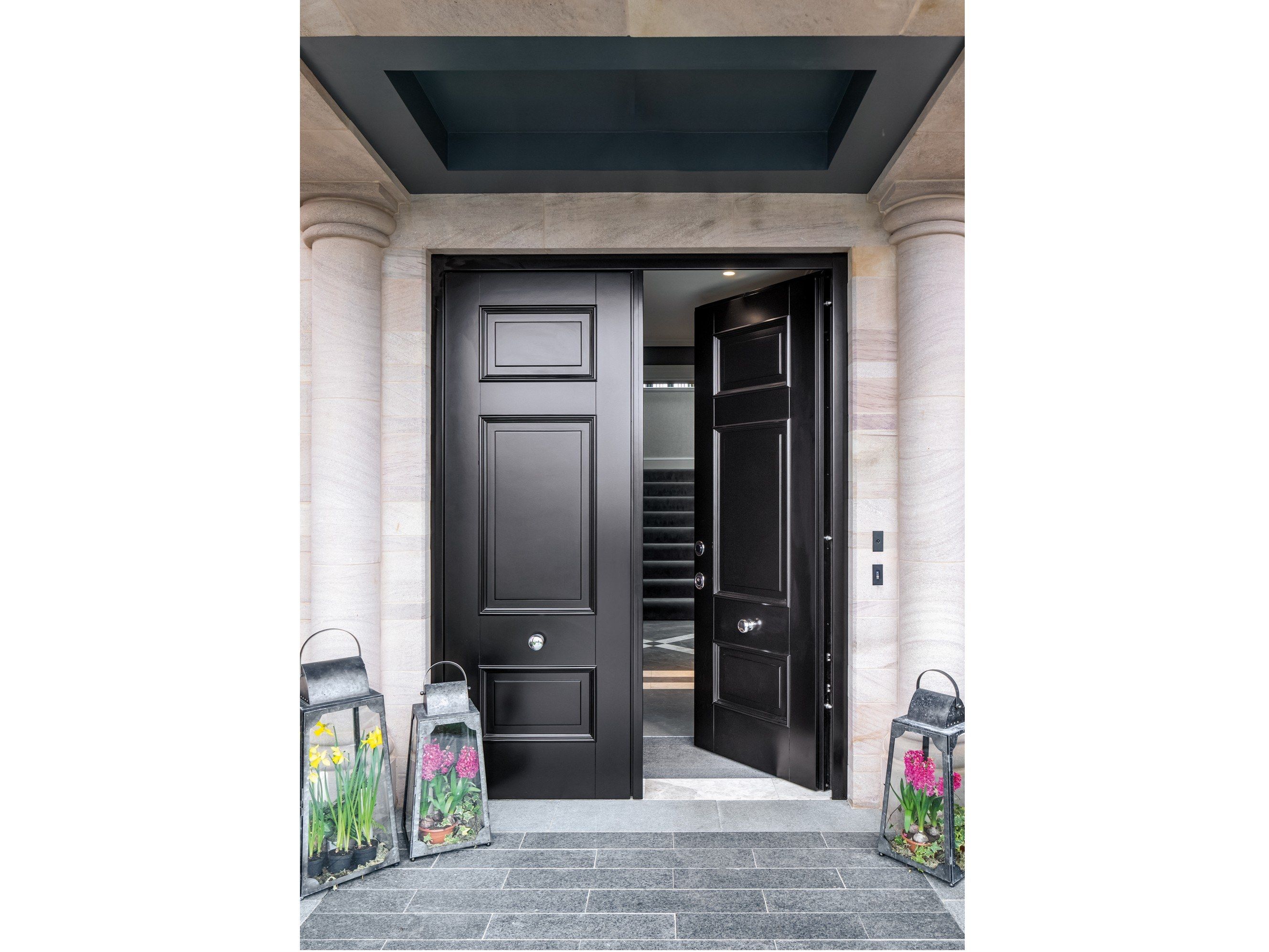 Бронированная входная дверь с открытыми петлями Oikos Evolution ARCH-00101504