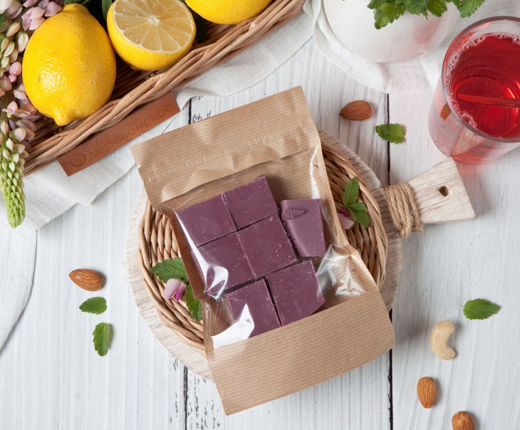 6554 Шоколад ремесленный белый кусковой с черной смородиной Вкусляндия  - Вид №1