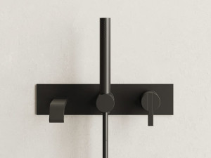 Настенный смеситель для ванны с ручным душем