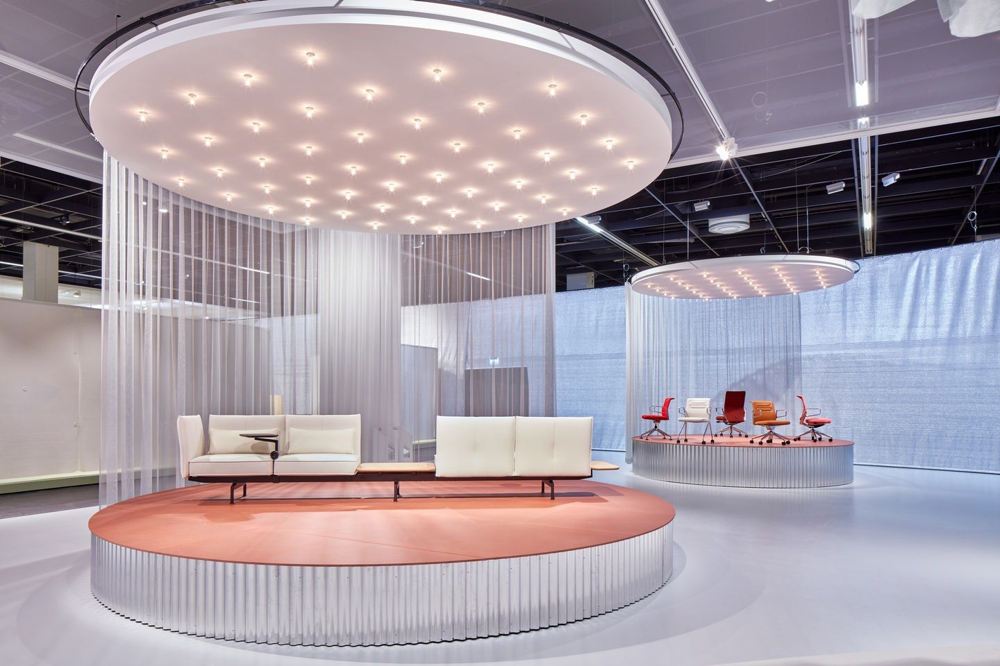 Тканевый поворотный операционный стул VITRA AC 5 ARCH-00046194 - Вид №4