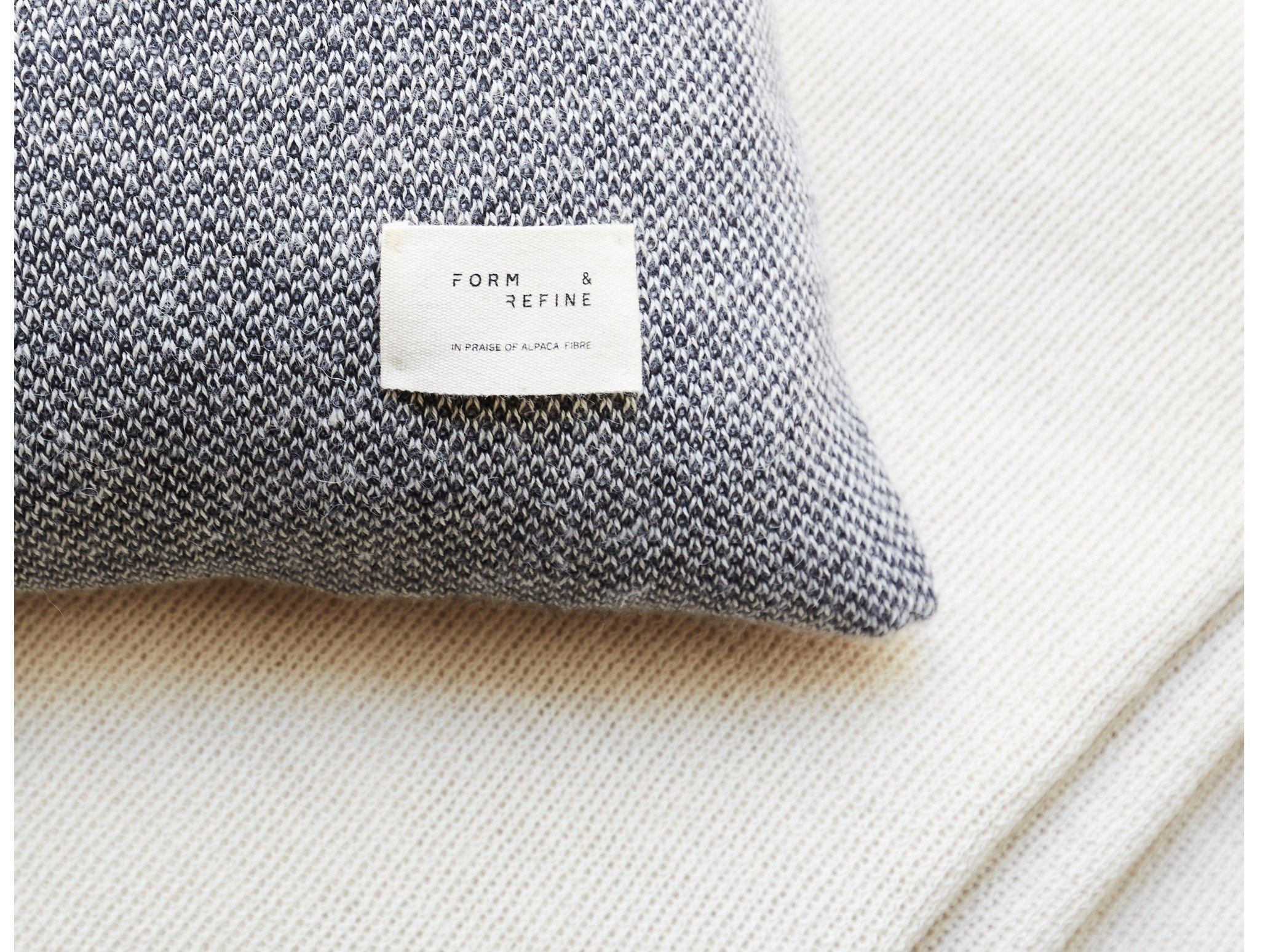 Квадратная однотонная подушка из альпаки Form & Refine Aymara ARCH-00120212 - Вид №3