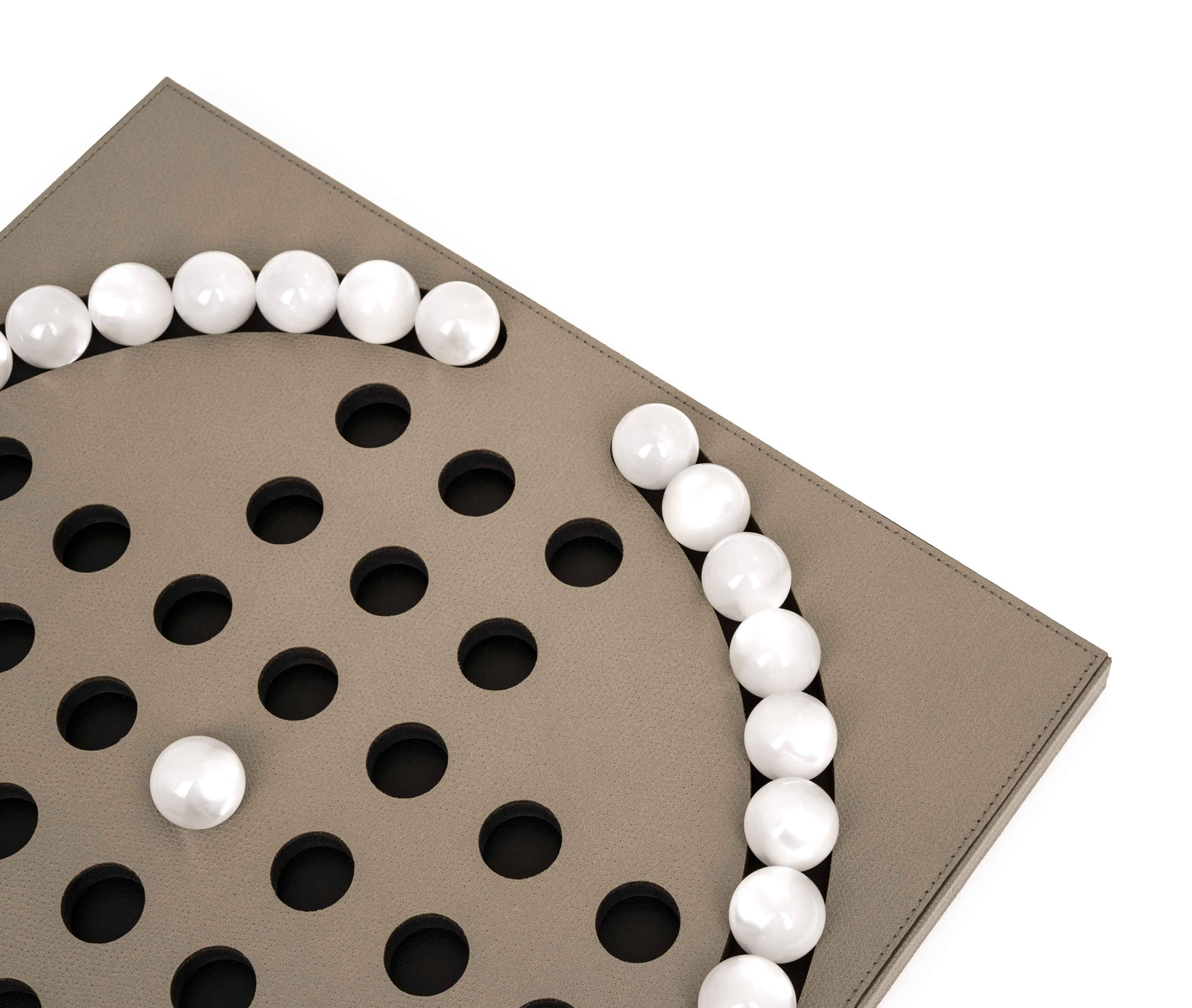 Пасьянс «Колышек» с жемчужными пешками - 39X39XH2,5 см / зернистая кожа_лимон Pinetti 00.1023.029.095 - Вид №4