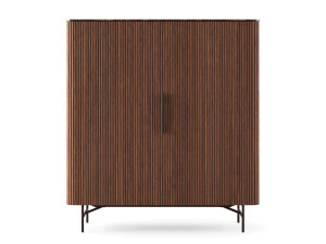 Деревянный сервант