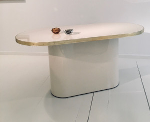 Овальный стол