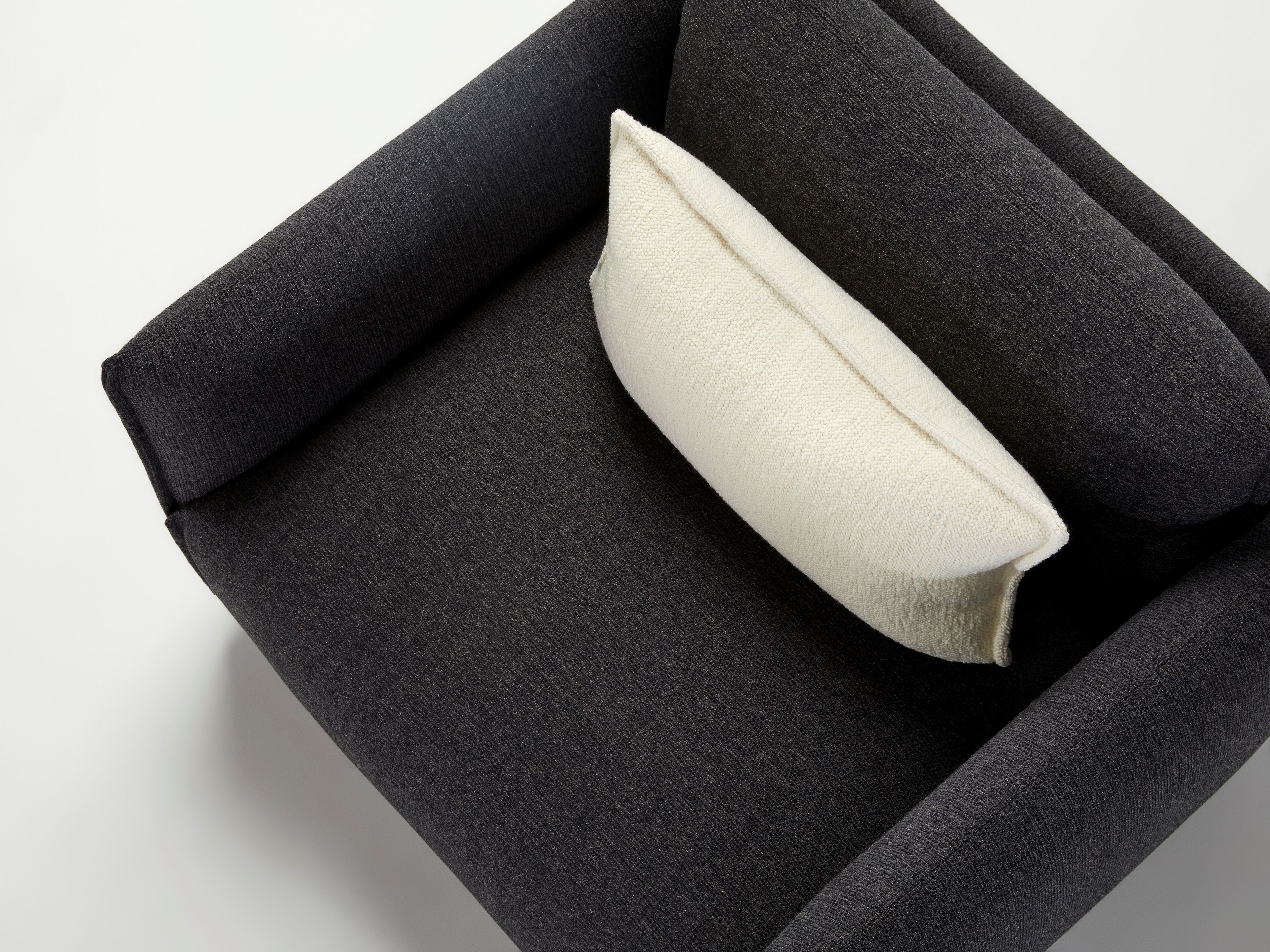 Тканевое кресло с подлокотниками Ross Gardam Hearth ARCH-00031428 - Вид №10