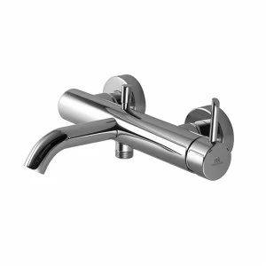 Настенный смеситель для ванны и душа открытого монтажа с керамическим картриджем Ø35 мм, штуцерами 1/2 ”, полуавтоматическим переключателем и аэратором« плюс ». Межосевое расстояние 150 +/- 15 мм. Расход для душа: 20,96 л / мин. при 3 бар и расходе ванны: