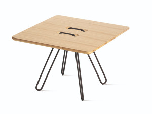 Низкий квадратный стол из дуба