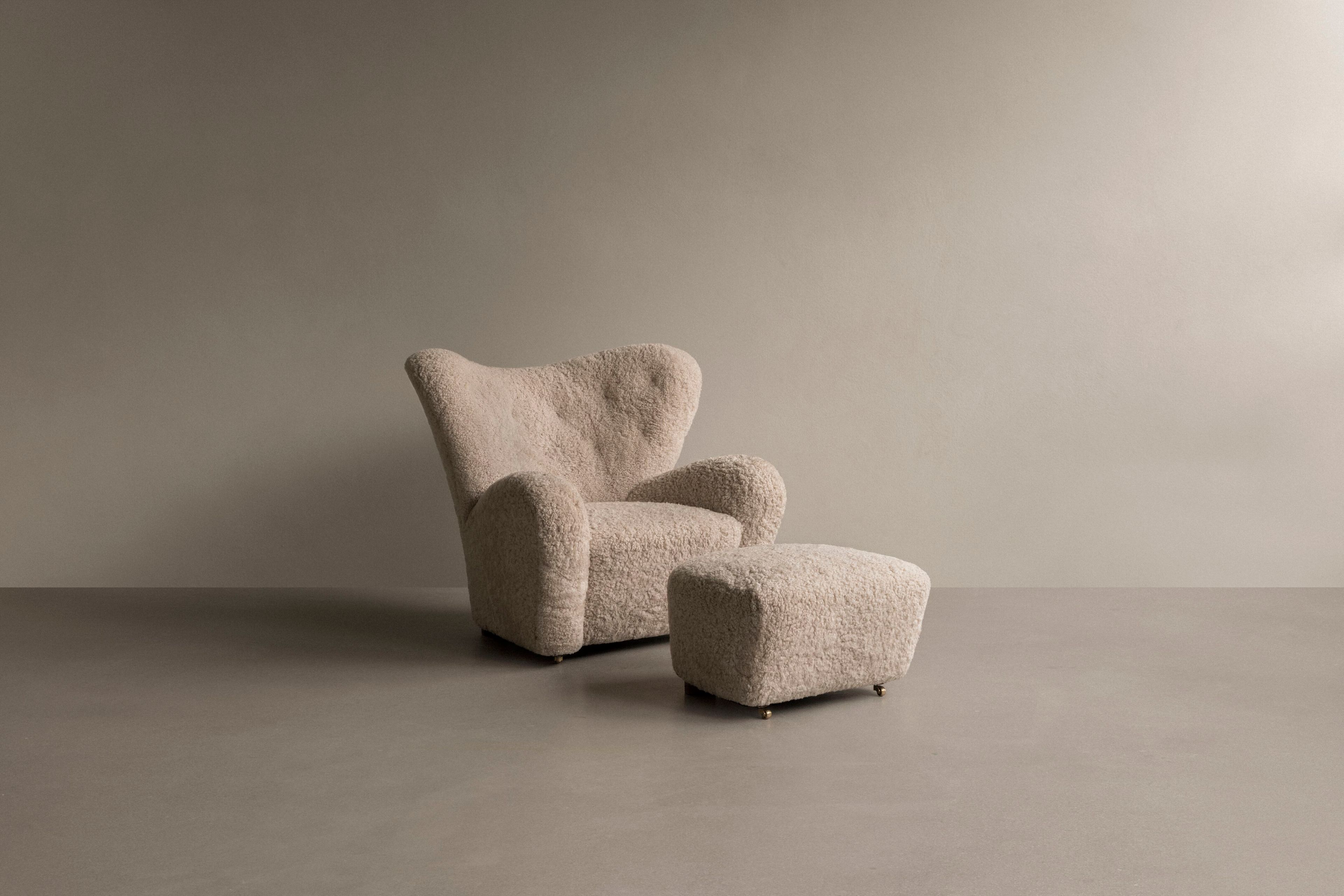 Кресло из овчины с подлокотниками Audo Copenhagen The Tired Man ARCH-00021598 - Вид №9