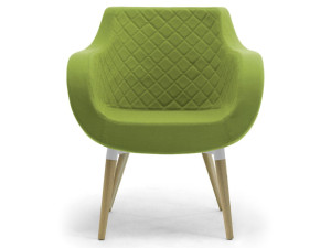 Шерстяное кресло с подлокотниками