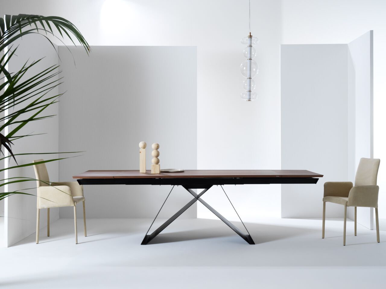 Выдвижной деревянный стол со скульптурным основанием Julia Italia ATLANTIS ARCH-00140387