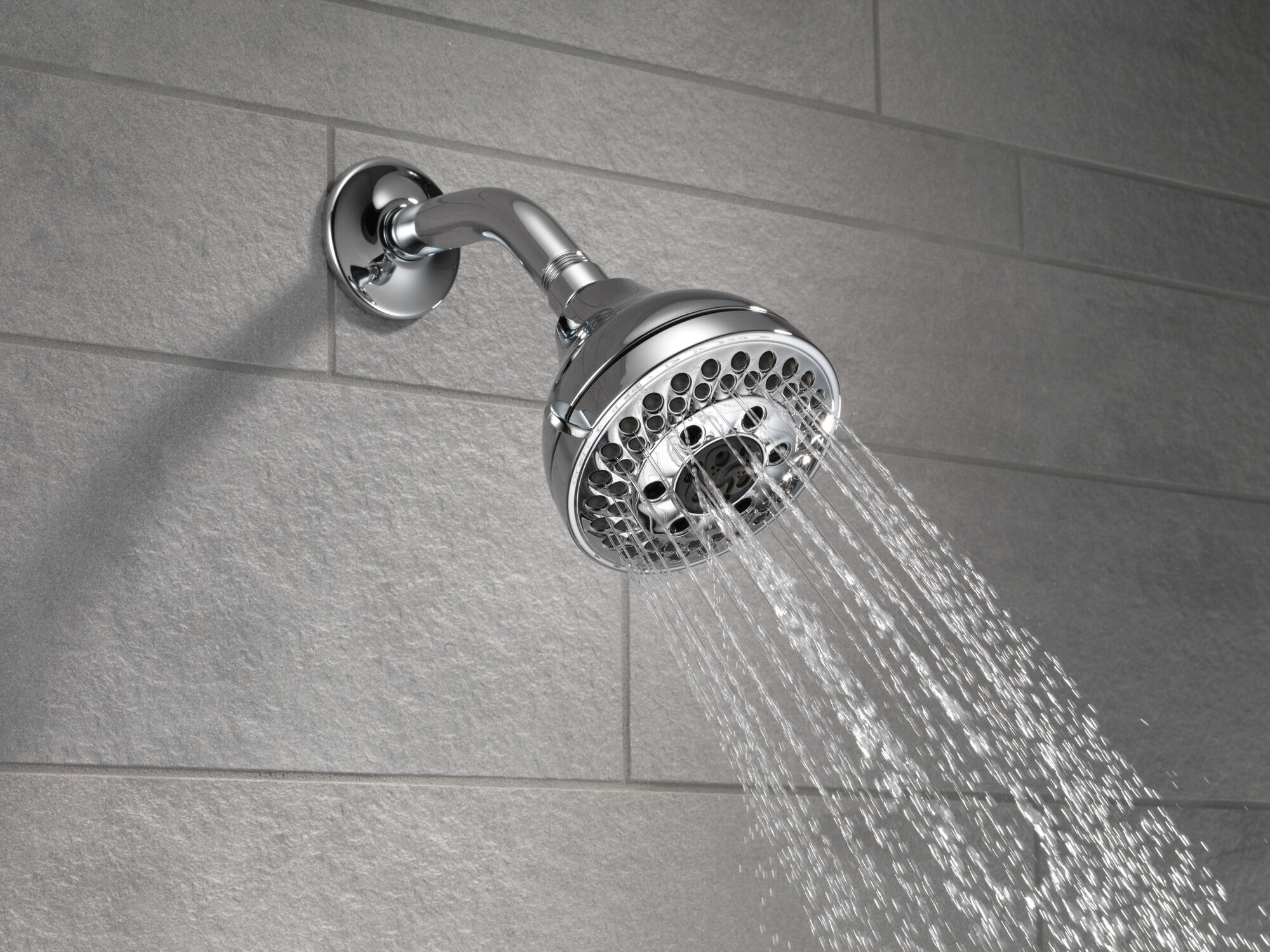 52637-CZ18-PK H2Okinetic® 5-регулировочная душевая лейка Delta Faucet Universal Showering Шампанское бронза  - Вид №4