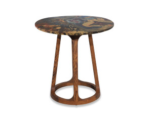 Круглый деревянный стол