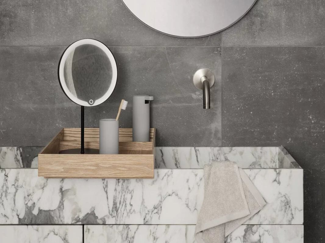 Настольное круглое увеличительное зеркало со встроенным освещением blomus мода ARCH-00122787 - Вид №2