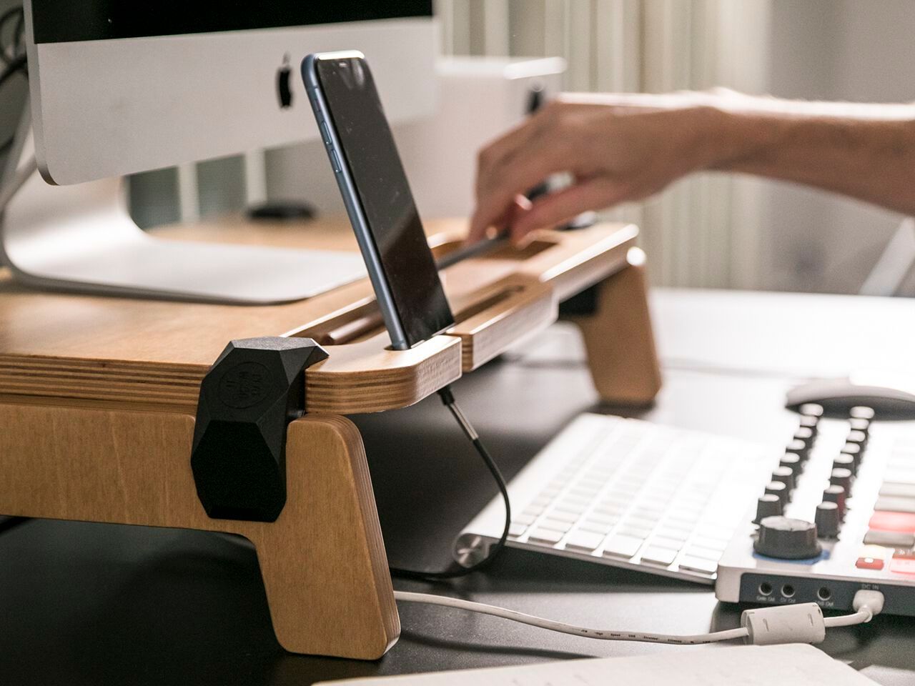 Настольная подставка для процессора и ноутбука из березы Esposit Karya ARCH-00095587 - Вид №3