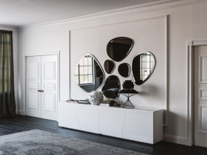 Настенное зеркало