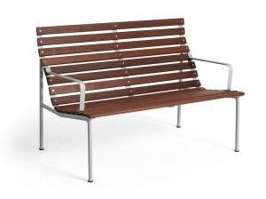 Садовая скамейка из ясеня с подлокотниками и спинкой