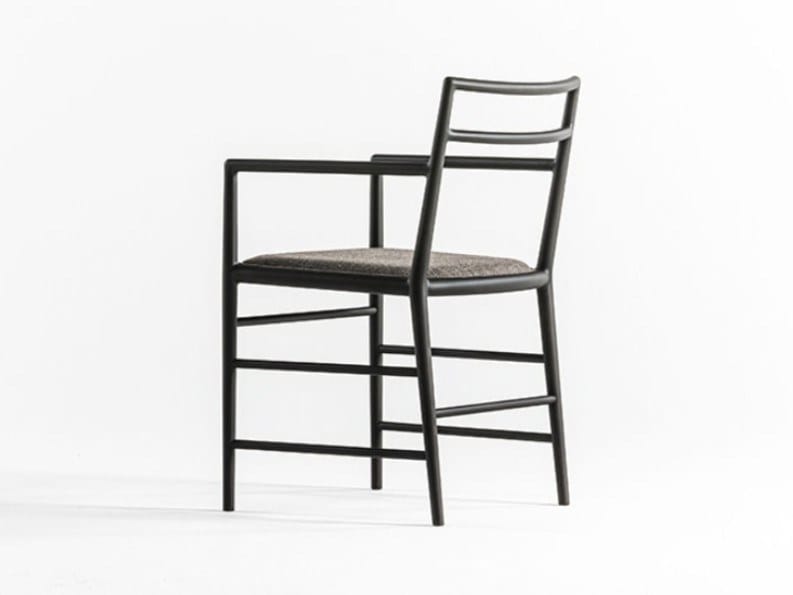 Стул из бука с подлокотниками и встроенной подушкой DE PADOVA THE SENSITIVE LIGHT CHAIR ARCH-00074562 - Вид №2
