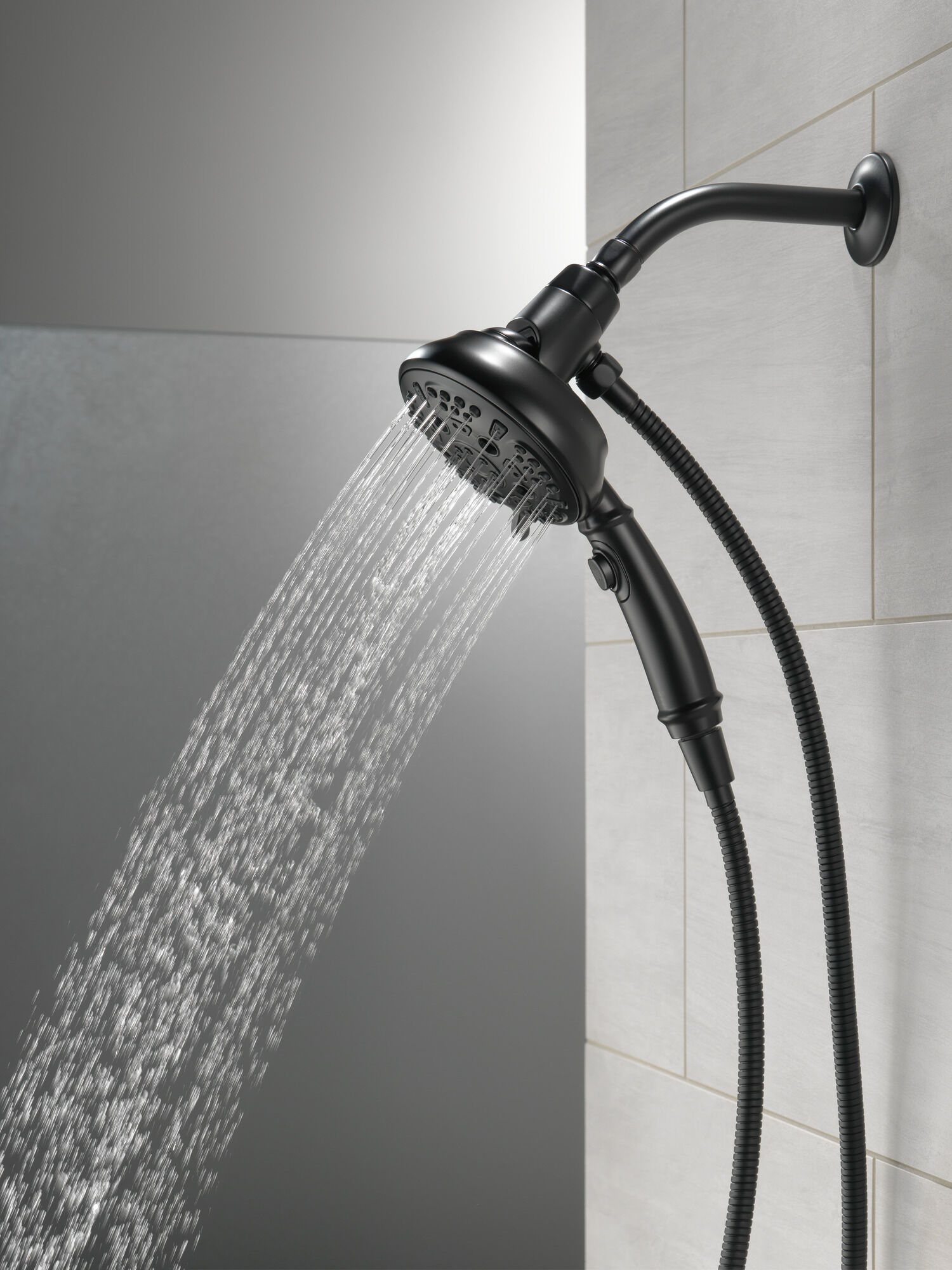 54710-BL-PK Ручной душ SureDock ™ с 7 настройками Delta Faucet Universal Showering Матовый черный  - Вид №14