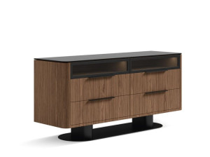 Деревянный комод