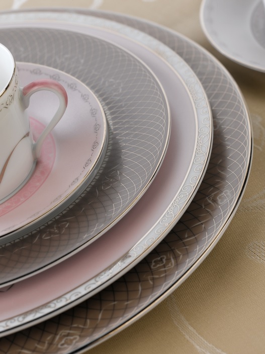 Margot Сврвиз, фарфор Deshoulieres Santreyd 