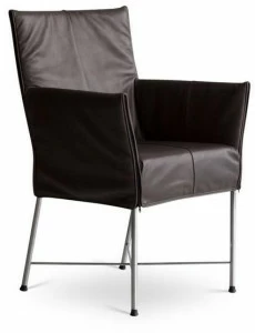 Montis Мягкое кожаное кресло с подлокотниками Geraldine