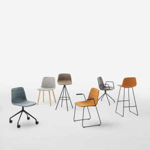 Тканевый операционный офисный стул с колесами на насесте