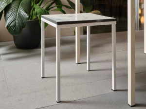 Табурет из фаянса и нержавеющей стали