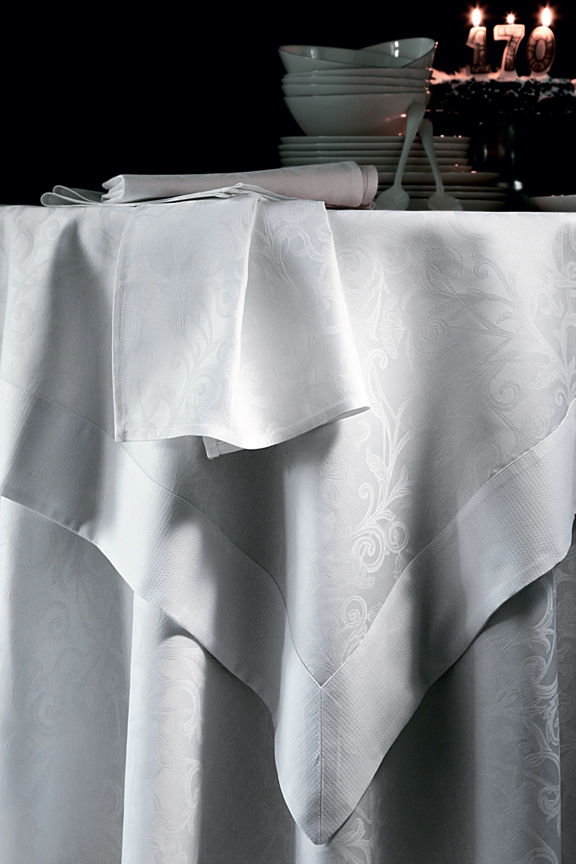 OMB_B_240 скатерть OMBELLE blanc белый, 170/240 +8 салфеток 100% хлопок жаккард Blanc des Vosges Santreyd 