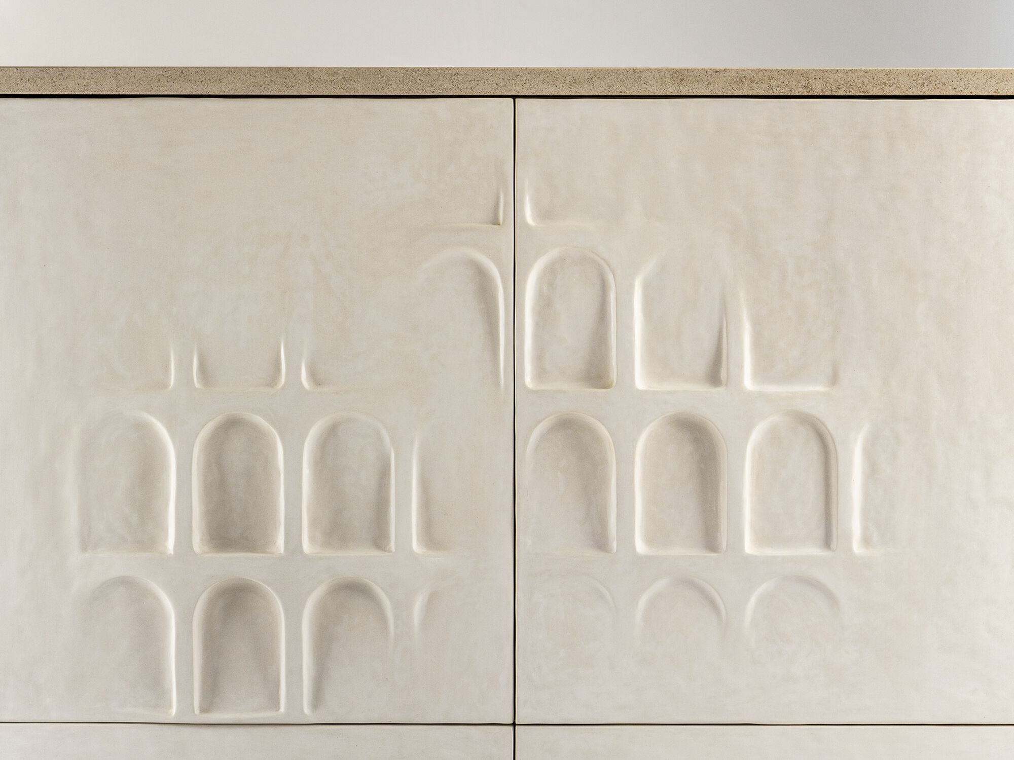 Деревянный шкаф с распашными дверцами JOSÉ LEITE DE CASTRO POMPEIA ARCH-00026987 - Вид №1