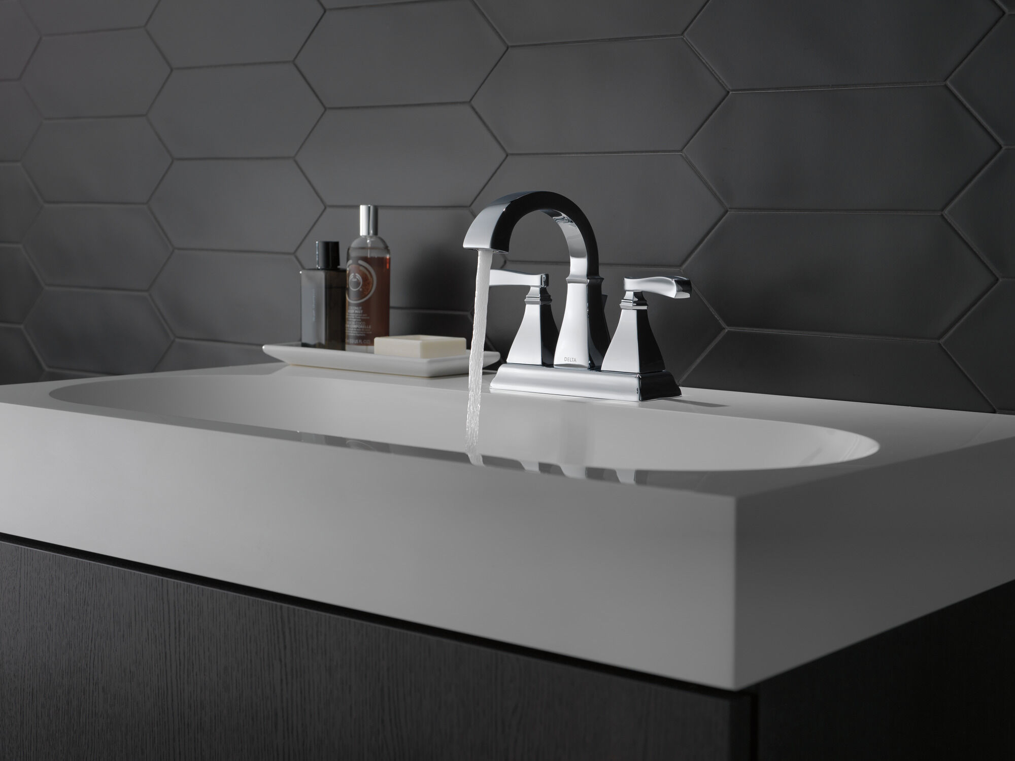 25718LF Смеситель для ванной комнаты с двумя ручками Delta Faucet Lakewood Хром - Вид №3