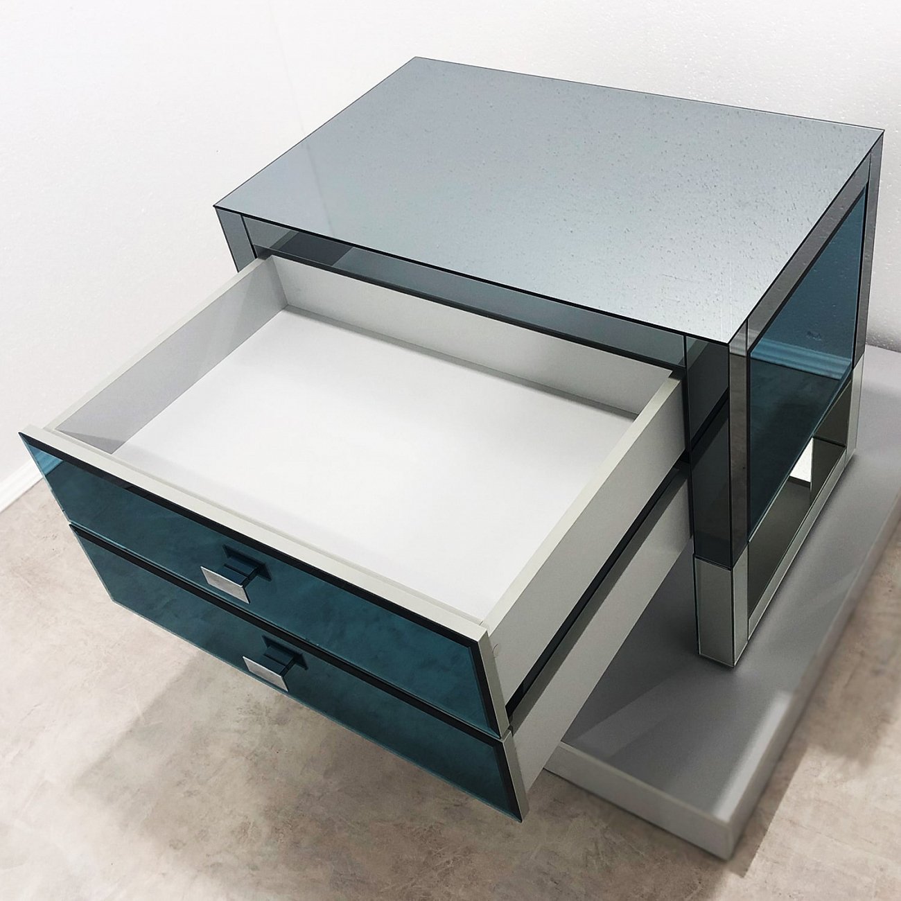 Прикроватная тумбочка дизайнерская синяя "Румми" GRAUM  304071 Зеркальный;синий  - Вид №3