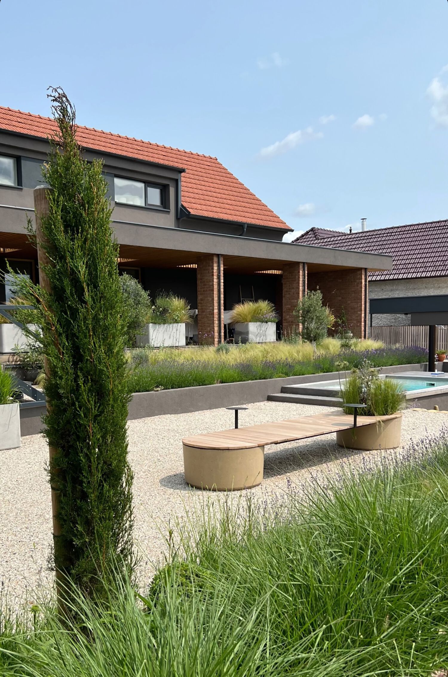 Бетонная скамейка со встроенным плантатором Betoni Grand Benches ARCH-00132743 - Вид №5