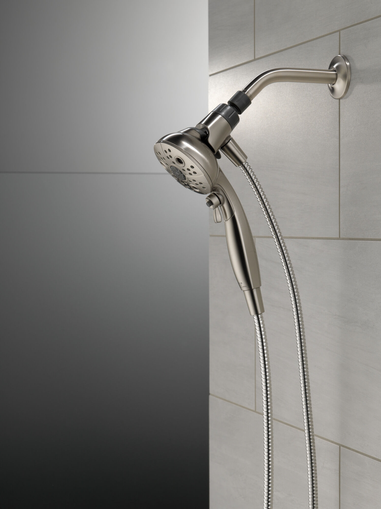 Ручной душ SureDock ™ с 5 настройками Delta Faucet 75507SN - Вид №19