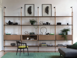 Модульный книжный шкаф из ясеня с ящиками