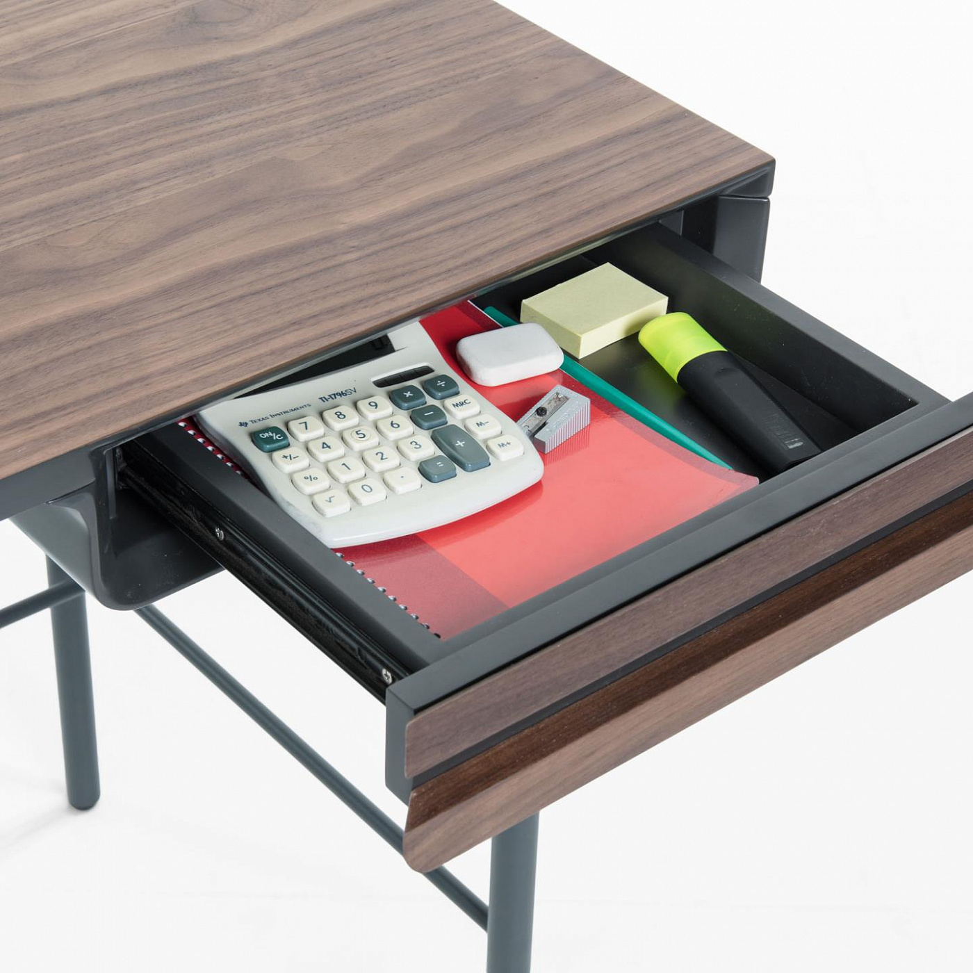 057695 Стол письменный Mahon 120x60 ореховый шпон La Forma Kesia 