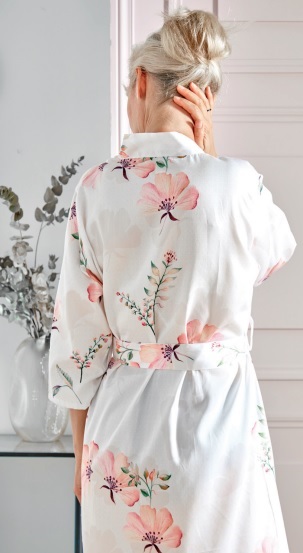 DELIC_BL_M Халат короткий М сатин 280TC (в подарочной коробке) Blanc des Vosges Santreyd 