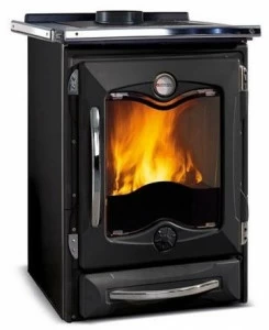 LA NORDICA EXTRAFLAME Дровяная термо-печь с облицовкой из эмалированного чугуна.