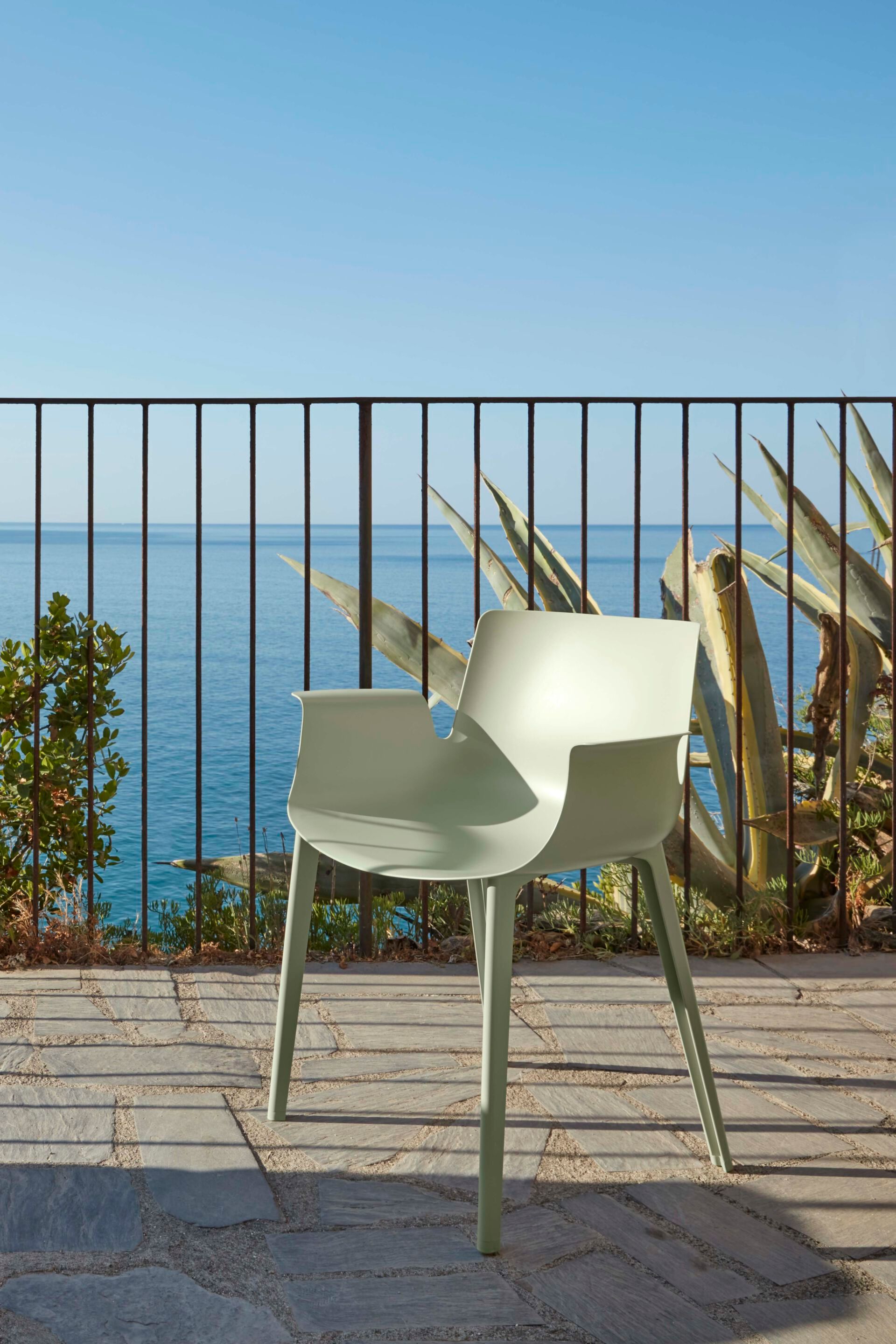 Полимерное кресло с подлокотниками Kartell PIUMA ARCH-00063016 - Вид №17