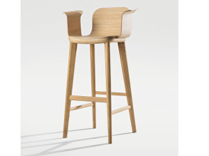 Высокий деревянный стул