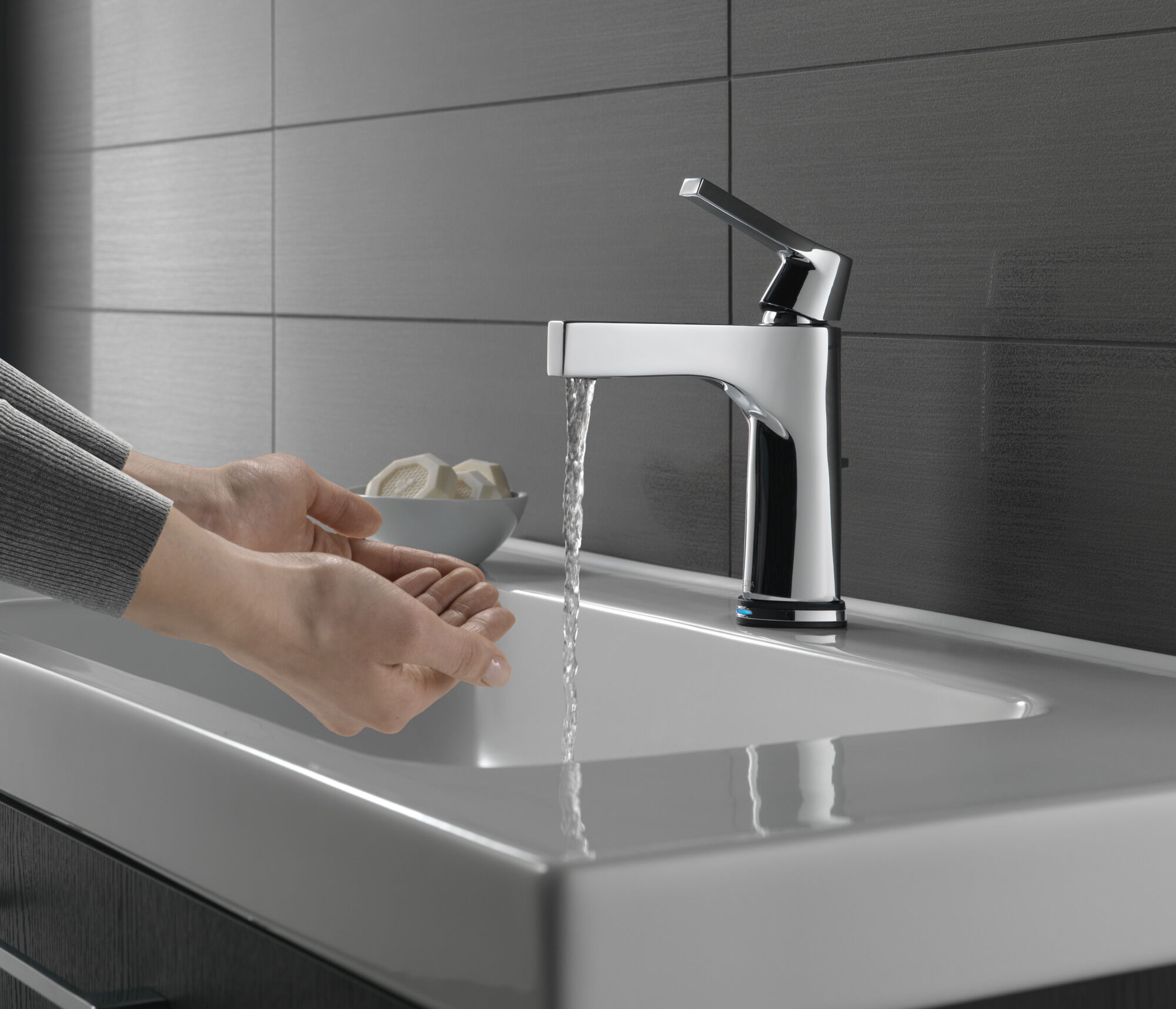 574T-SS-DST Смеситель для ванной с одной ручкой с технологией Touch2O.xt® Delta Faucet Zura Нержавеющая сталь  - Вид №3