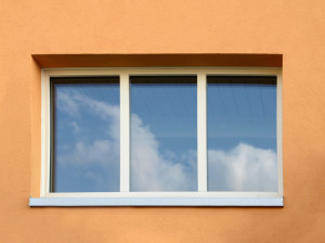 Деревянное створчатое окно с тройным остеклением