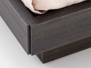 Деревянная кровать для хранения