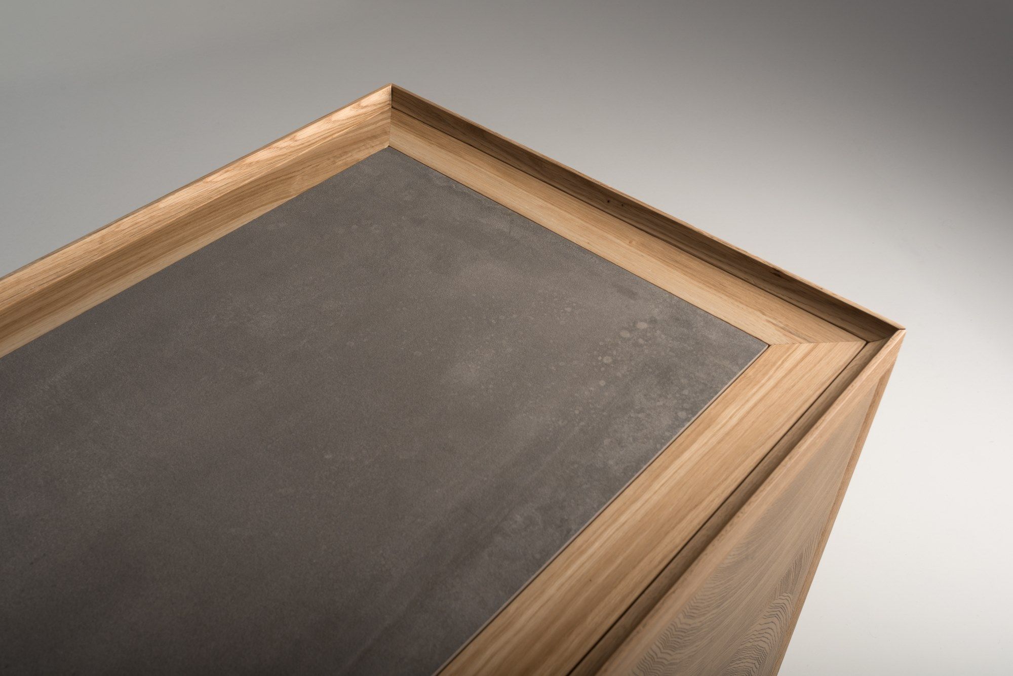 Шкаф из шпона и бетона с распашными дверями Mantellassi 1926 Tury ARCH-00146334 - Вид №4