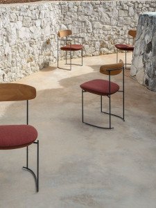 Садовое кресло с спинкой из ясеня и мягким сиденьем