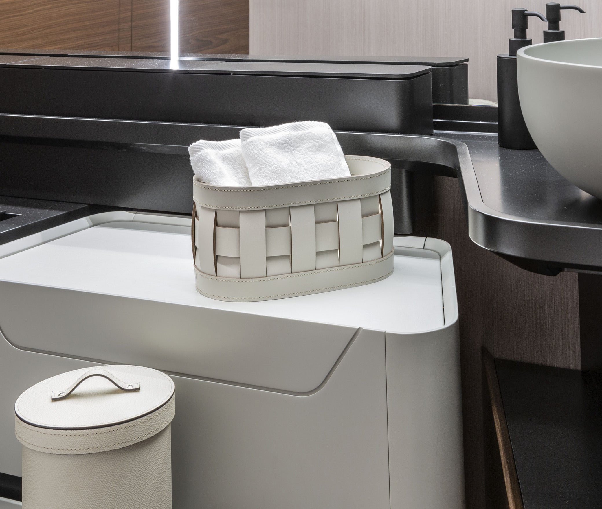 Demetra Держатель для мочалки - 25X15XH12 см / регенерированная кожа_coffee Pinetti 00.1348.082.015 - Вид №4